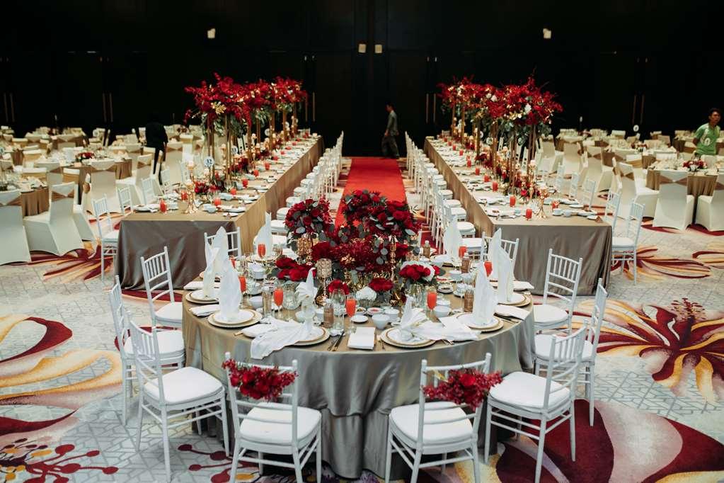 Pavilion Hotel Kuala Lumpur Managed By Banyan Tree Exterior foto The ballroom of the hotel